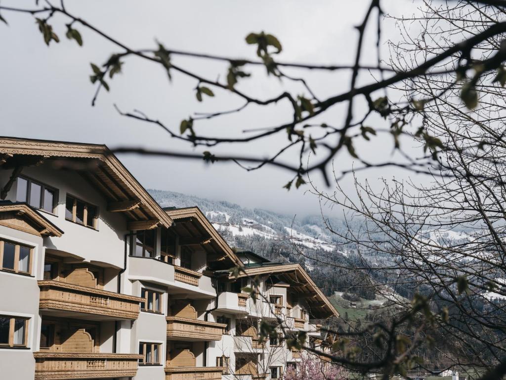 Nespecifikovaný výhled na hory nebo výhled na hory při pohledu z hotelu