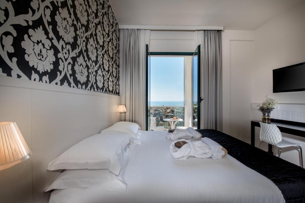 
Superior Sea Front Room
