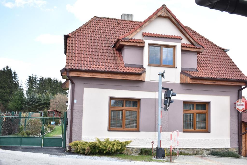 a white house with a red roof at Ubytování U Andílka in Horní Planá