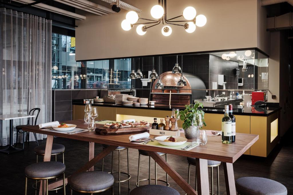 AMERON München Motorworld - Resim 8