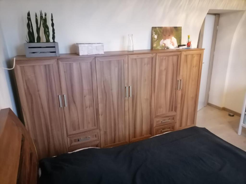Posteľ alebo postele v izbe v ubytovaní Apartament Mieszkanie Krzeszów Europejska Perła Baroku