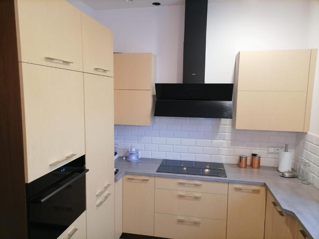 Kuchyňa alebo kuchynka v ubytovaní Apartament Mieszkanie Krzeszów Europejska Perła Baroku