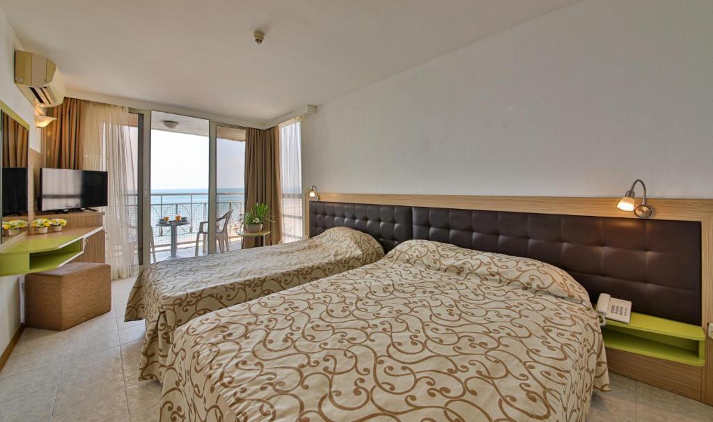 Double or Twin Room with Sea View