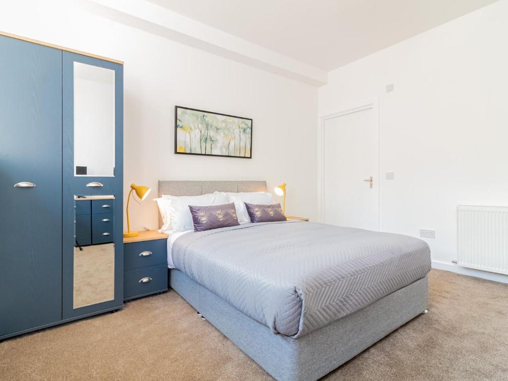 Pass the Keys Central Modern and Large 3Bed flat with Private Entrance
