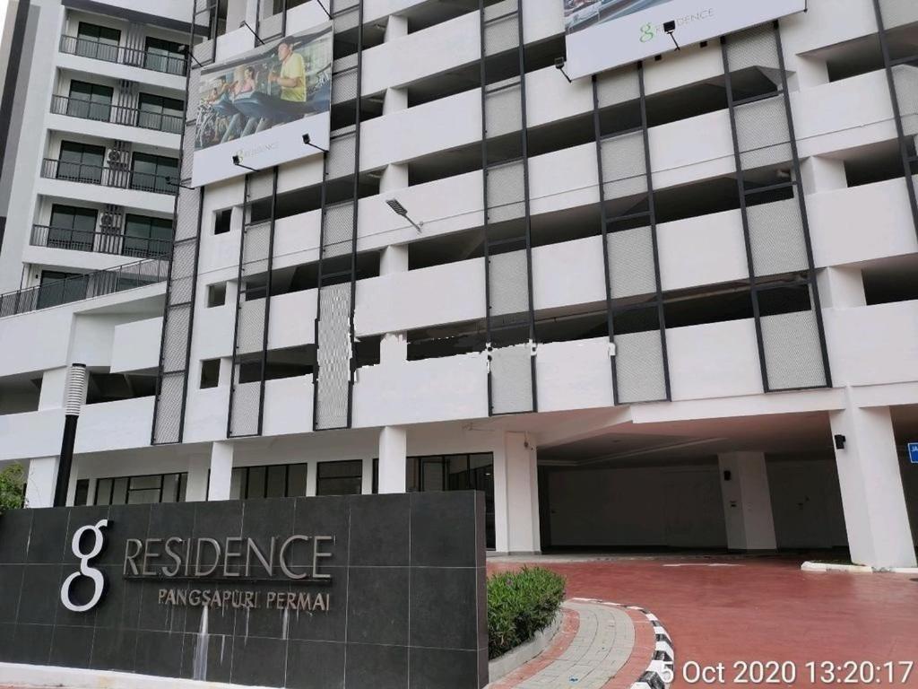 a building with a sign in front of it at YANGTZE HOME STAY 长江民宿 in Johor Bahru