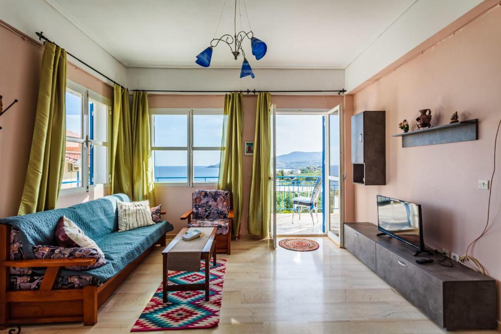 Posedenie v ubytovaní Koroni Seaview Retreats - Summer Escape Lodgings