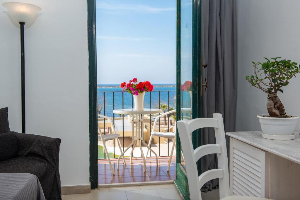 Widok na morze z tego hotelu