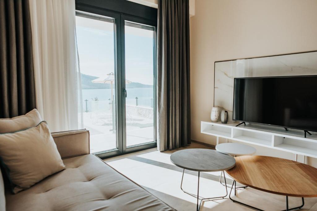 Gallery image of Elia Luxury Suites in Plataria