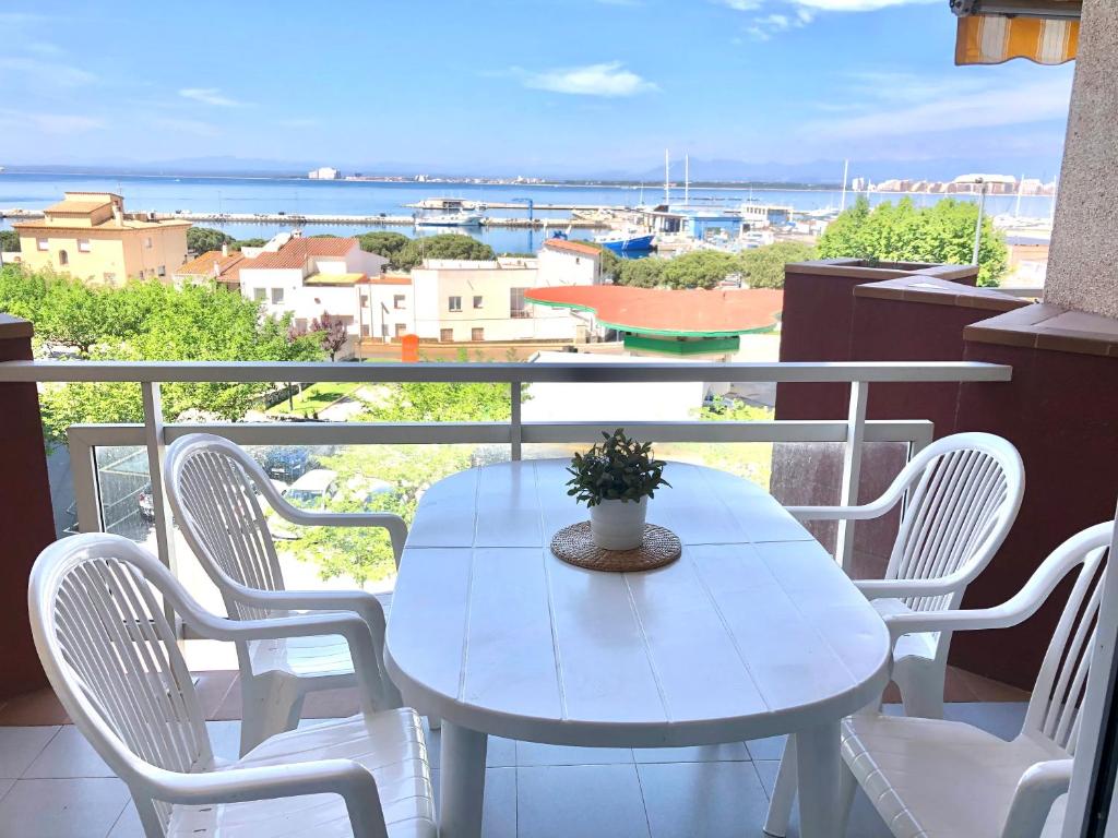 A balcony or terrace at ROC MAR 4 3A - Apartamento cerca del centro y de la playa - terraza con vistas al mar y al puerto