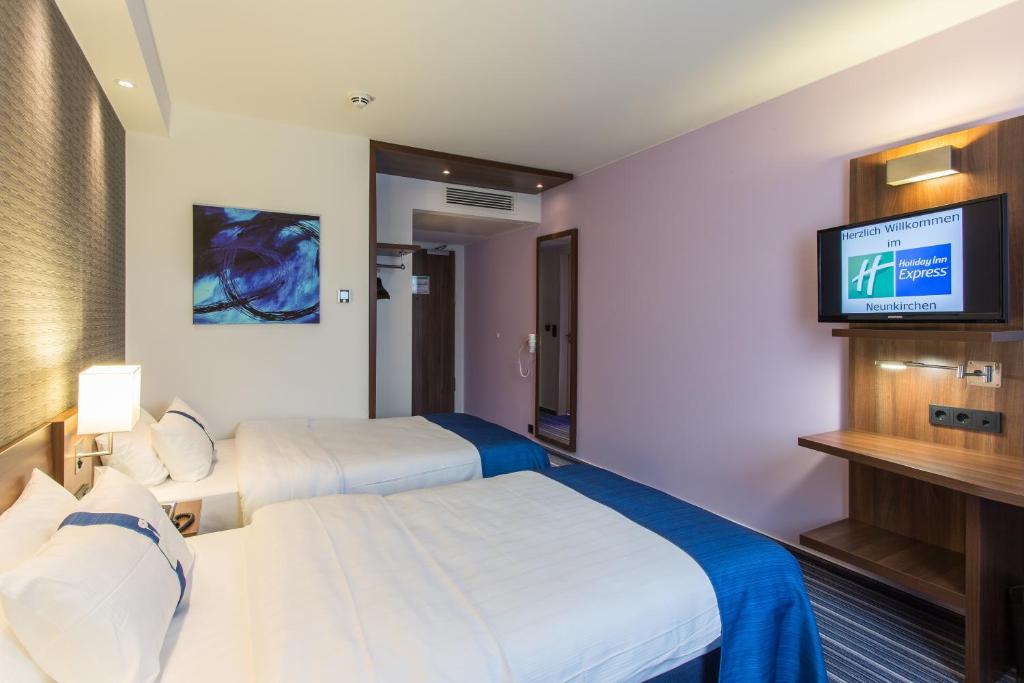 Postel nebo postele na pokoji v ubytování Holiday Inn Express Neunkirchen by IHG