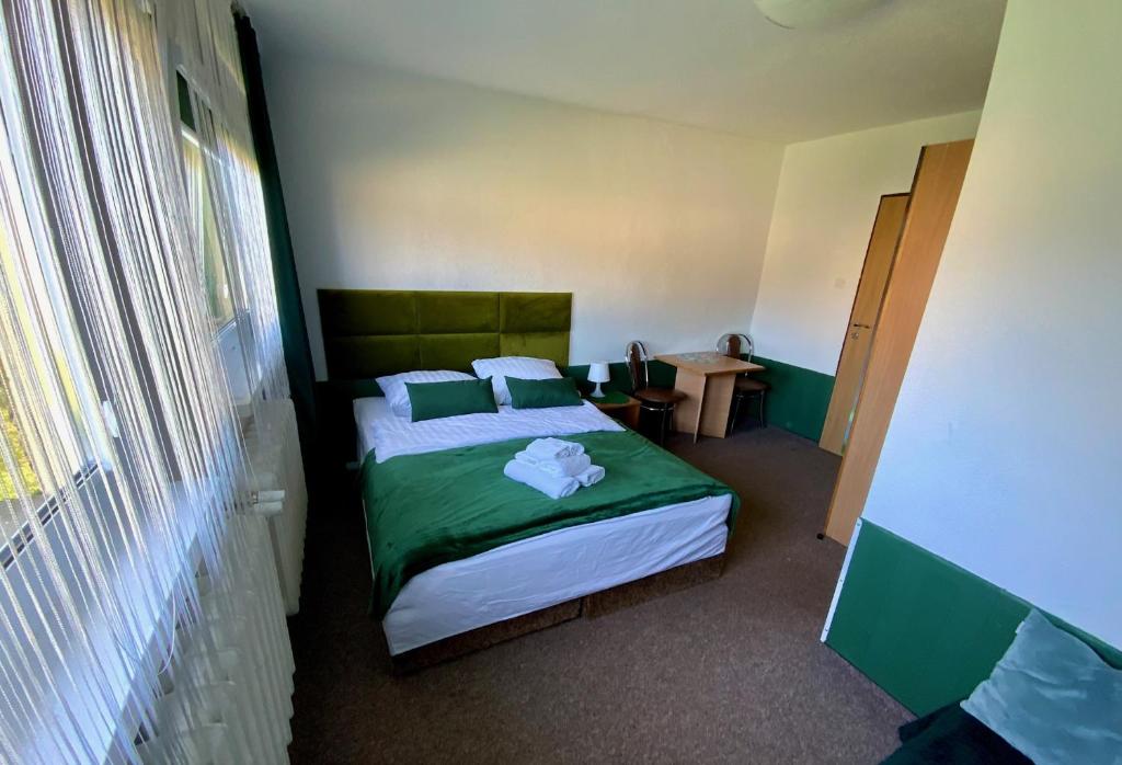 Postel nebo postele na pokoji v ubytování 3 Kroki Do Lasu