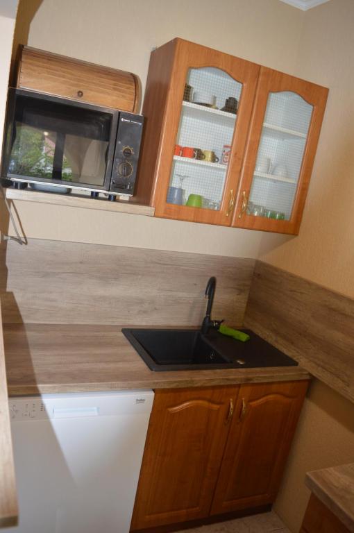 Kuchyňa alebo kuchynka v ubytovaní Happy Garden Siófok
