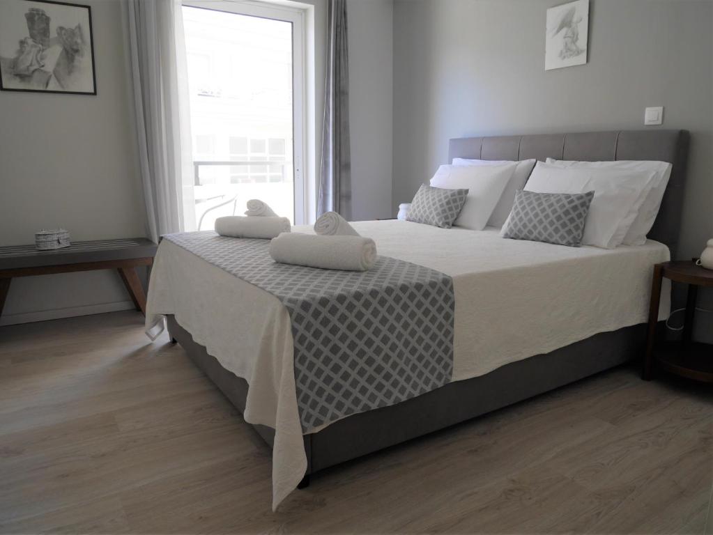 Postel nebo postele na pokoji v ubytování Porto Plaza City Center Apartment AC/Wifi