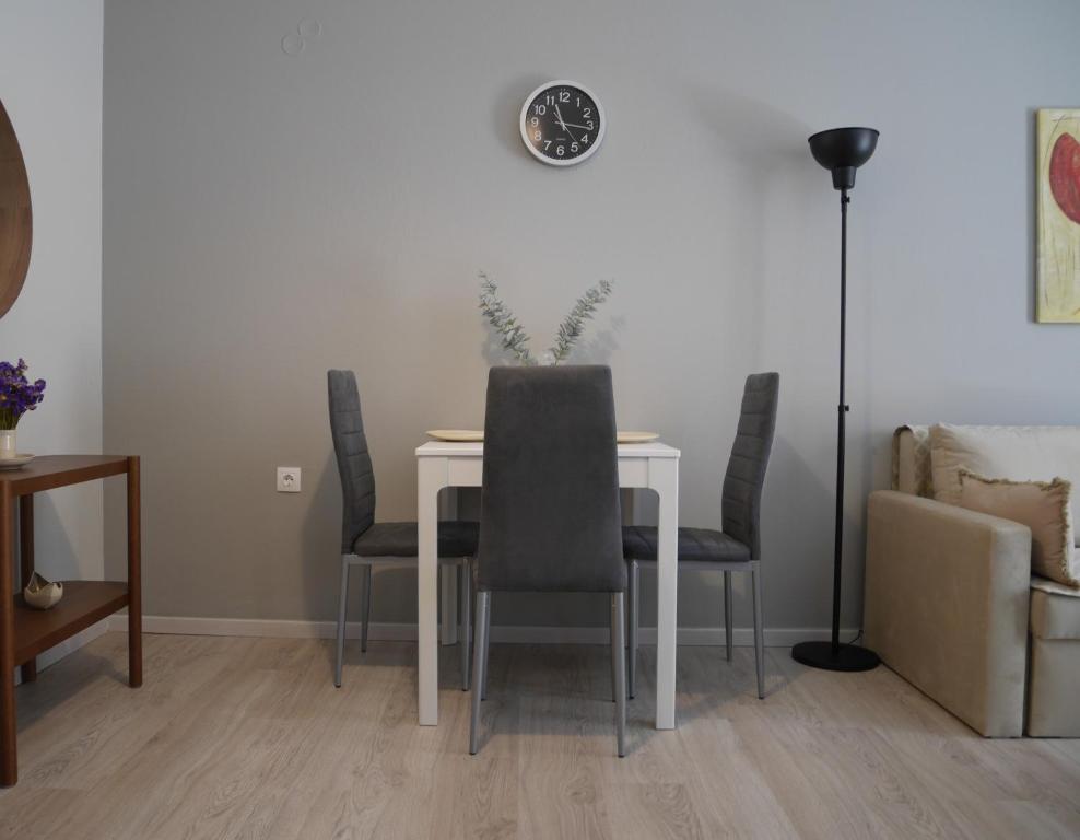 Posezení v ubytování Porto Plaza City Center Apartment AC/Wifi