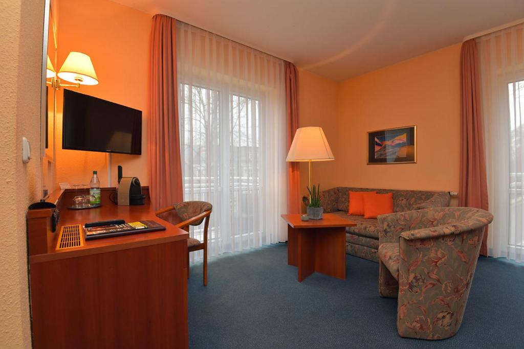TV a/nebo společenská místnost v ubytování AltstadtHotel an der Werra
