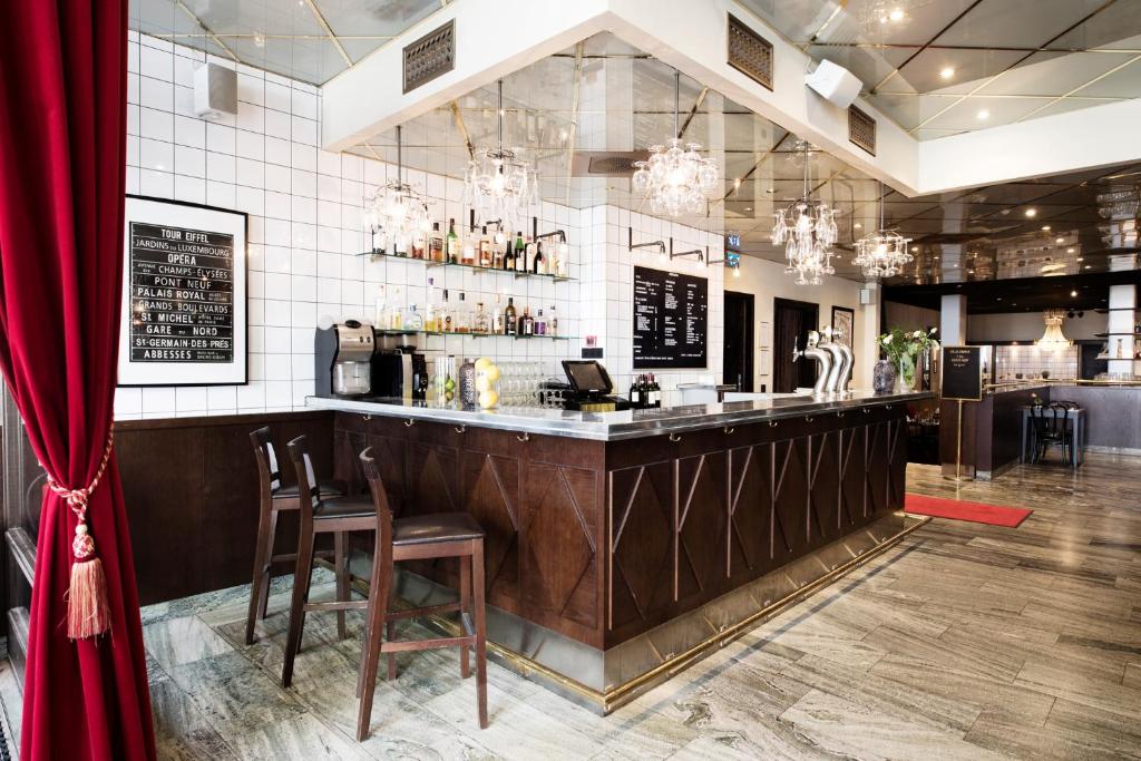 Lounge nebo bar v ubytování ProfilHotels Savoy