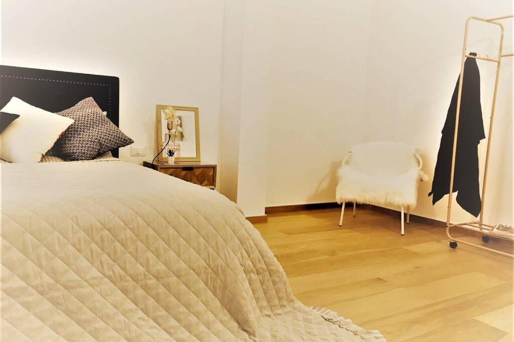 Łóżko lub łóżka w pokoju w obiekcie Luxus P4T Family 3 bedroom with Pool, tennis court and sauna