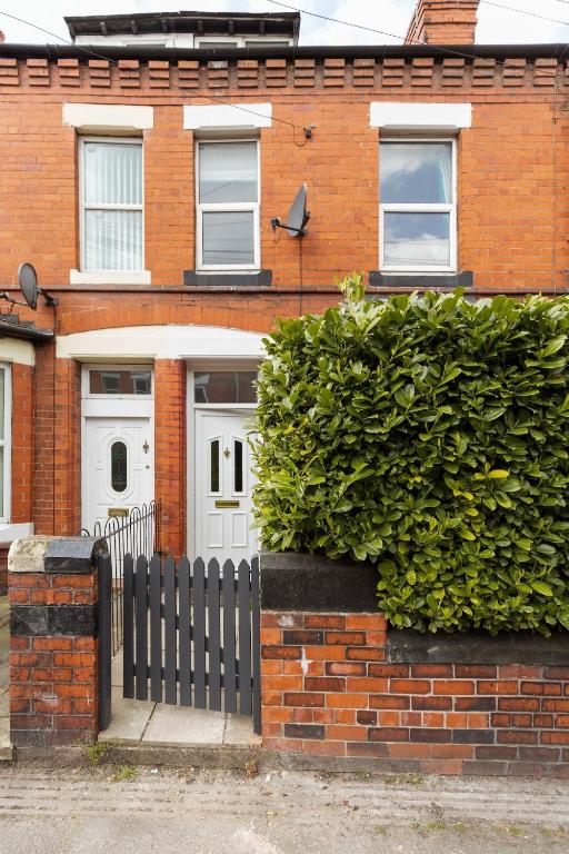 Notting Hoole - close to Chester Zoo