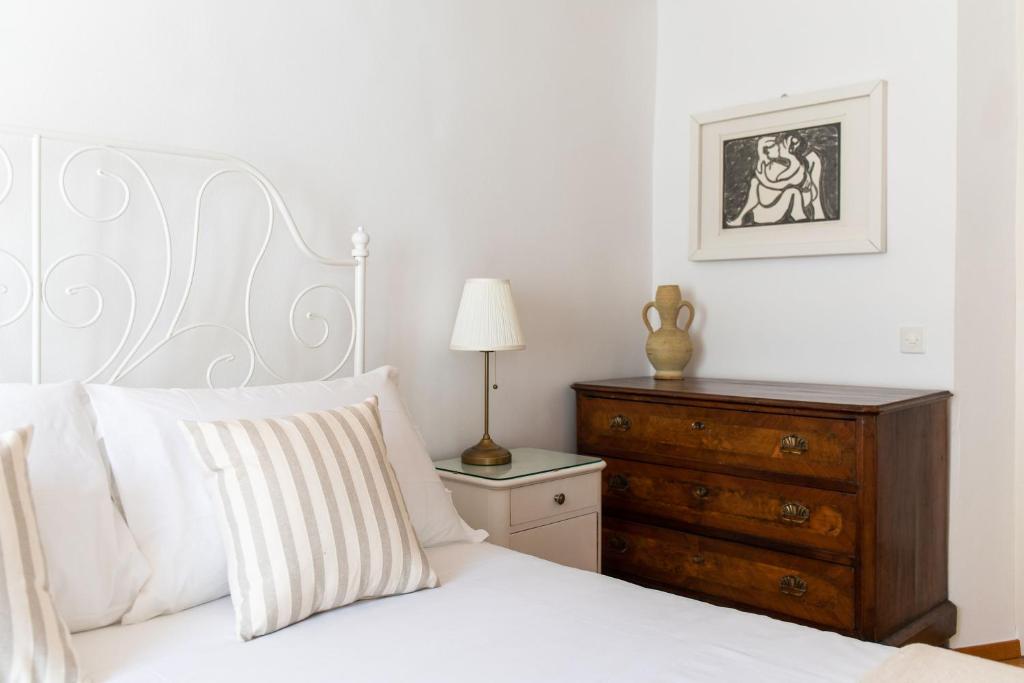 Rose Apartment by Quokka 360 - refined two-bedroom apartment with garden - Resim 23