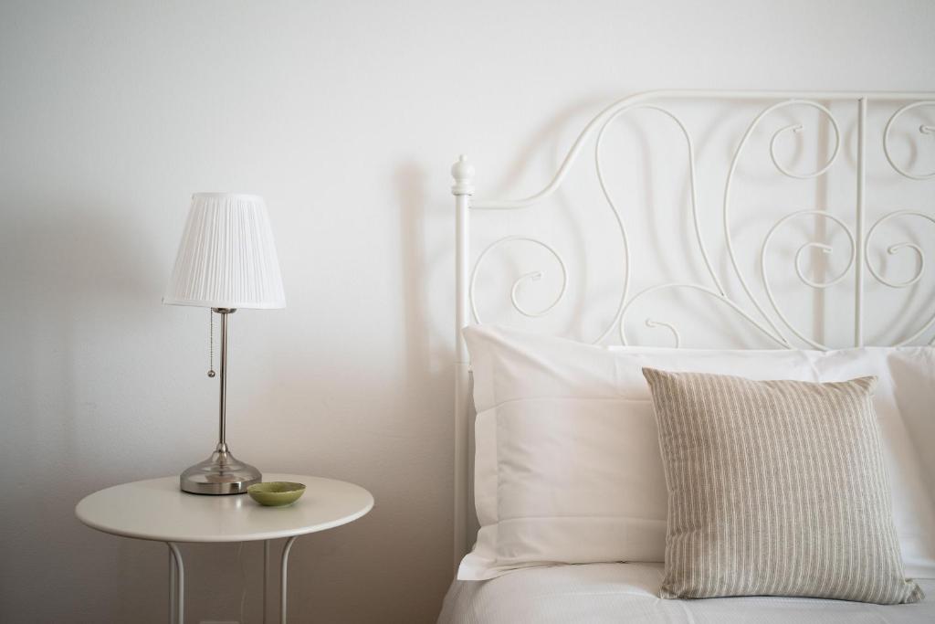 Rose Apartment by Quokka 360 - refined two-bedroom apartment with garden - Resim 26