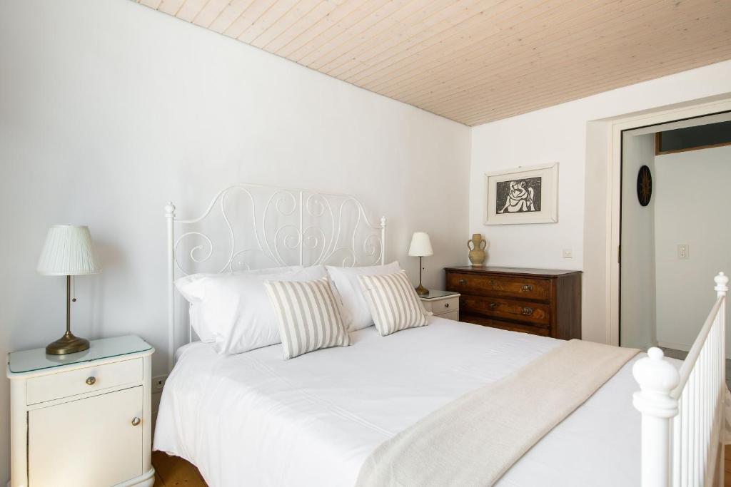 Rose Apartment by Quokka 360 - refined two-bedroom apartment with garden - Resim 21