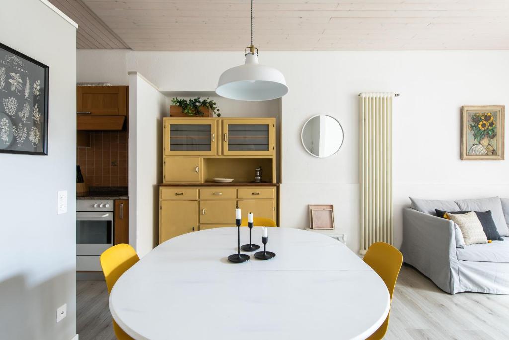 Rose Apartment by Quokka 360 - refined two-bedroom apartment with garden - Resim 9