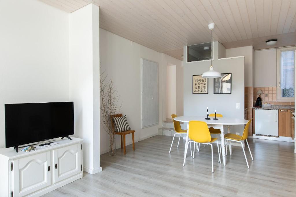 Rose Apartment by Quokka 360 - refined two-bedroom apartment with garden - Resim 14