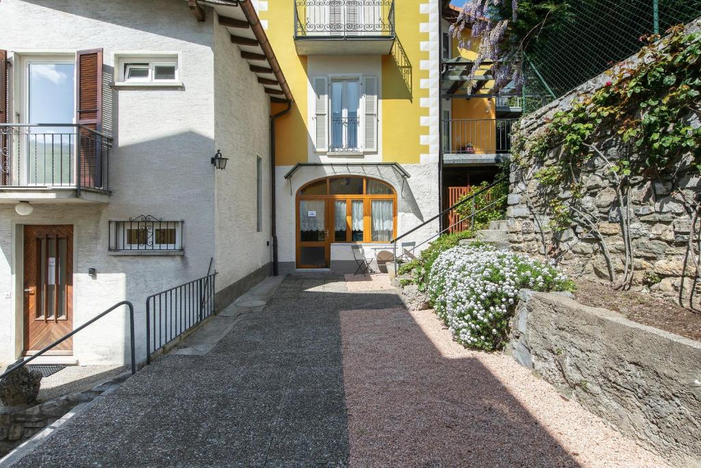 Rose Apartment by Quokka 360 - refined two-bedroom apartment with garden - Resim 38