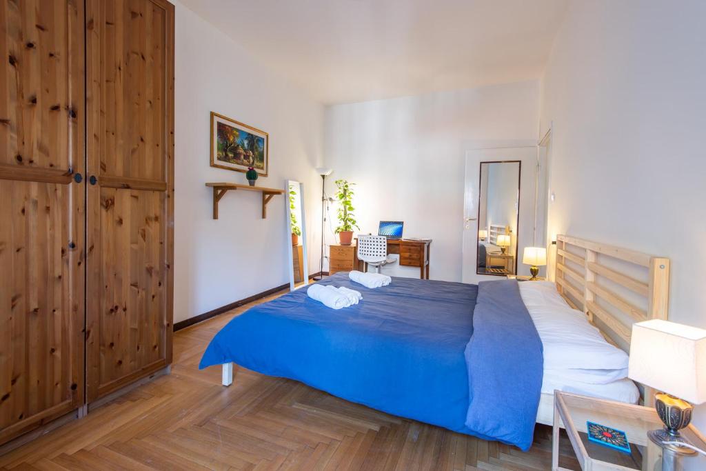 a bedroom with a blue bed in a room at Milano Guest House in Milan