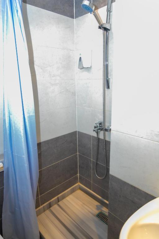A bathroom at Regency inn
