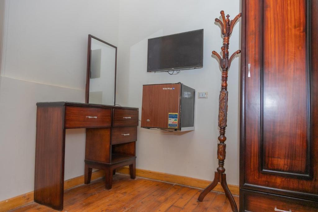 A television and/or entertainment centre at Regency inn