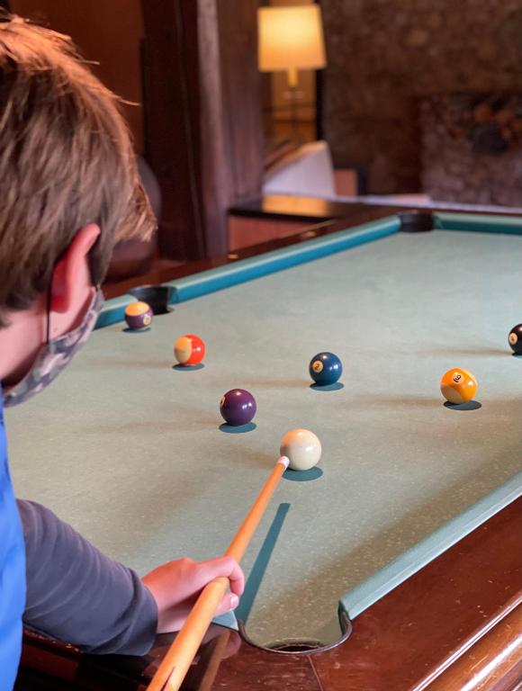Biliár nebo kulečník v ubytování Mas Salvi Country Boutique Hotel