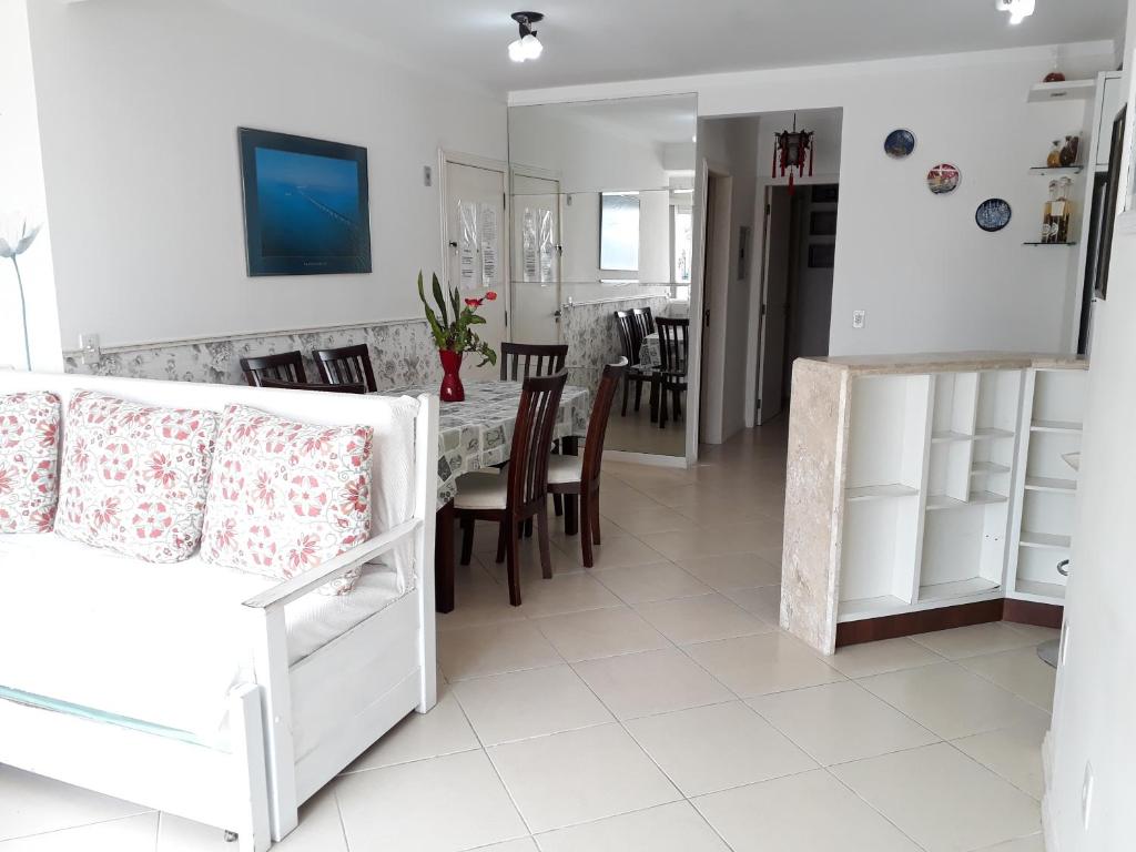  Cobertura em Canasvieiras - Vista para o Mar - 50 mtrs da Praia - Centro Canasvieiras
