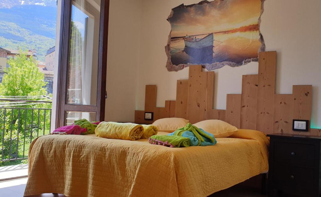Łóżko lub łóżka w pokoju w obiekcie VILLA LAGO foreground - Pet friendly stay- garden-parking-Lake view- Bike friendly holiday house