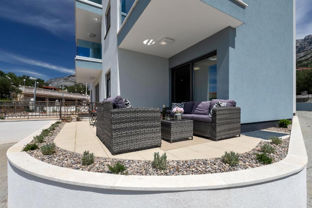 Posedenie v ubytovaní Luxury Promajna Beach Apartment