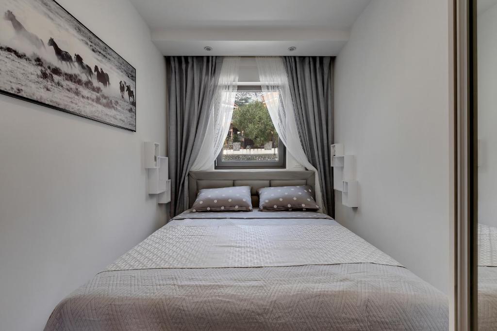 Posteľ alebo postele v izbe v ubytovaní Luxury Promajna Beach Apartment