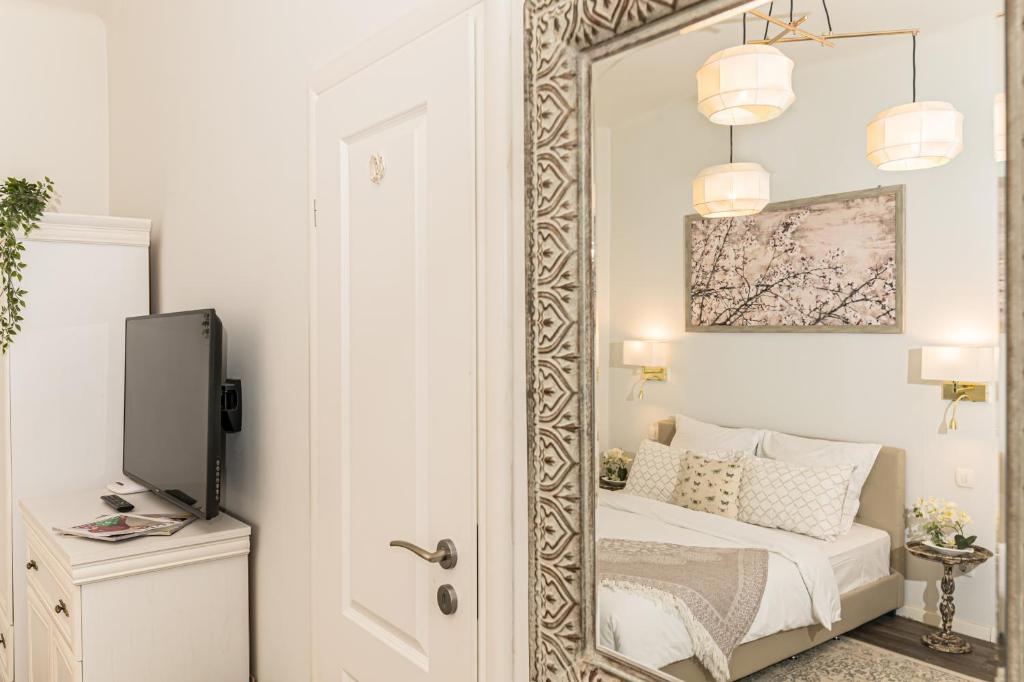 ALBERT RESIDENCE Historical City Center Aparthotel Book 3 nights and stay one for free in November - Resim 25