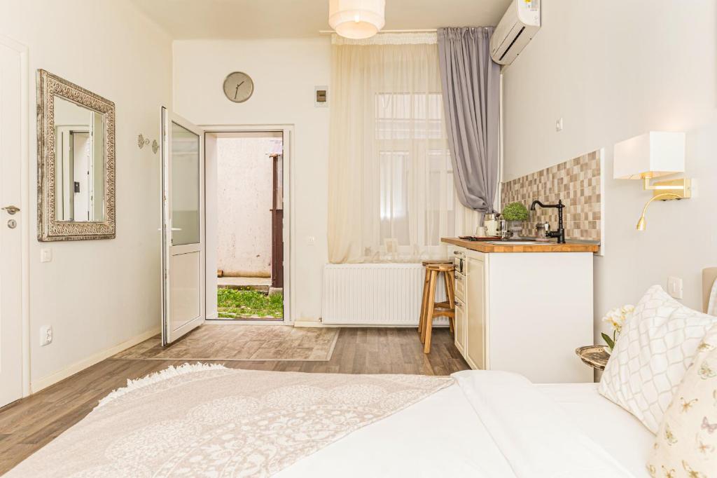 ALBERT RESIDENCE Historical City Center Aparthotel Book 3 nights and stay one for free in November - Resim 34