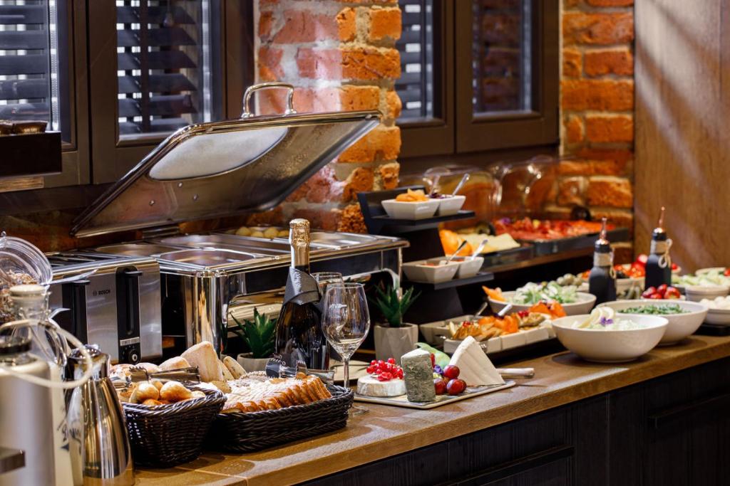 ALBERT RESIDENCE Historical City Center Aparthotel Book 3 nights and stay one for free in November - Resim 5