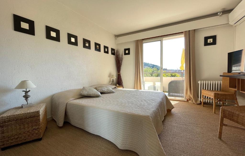 Postel nebo postele na pokoji v ubytování Hotel L'Orangeraie