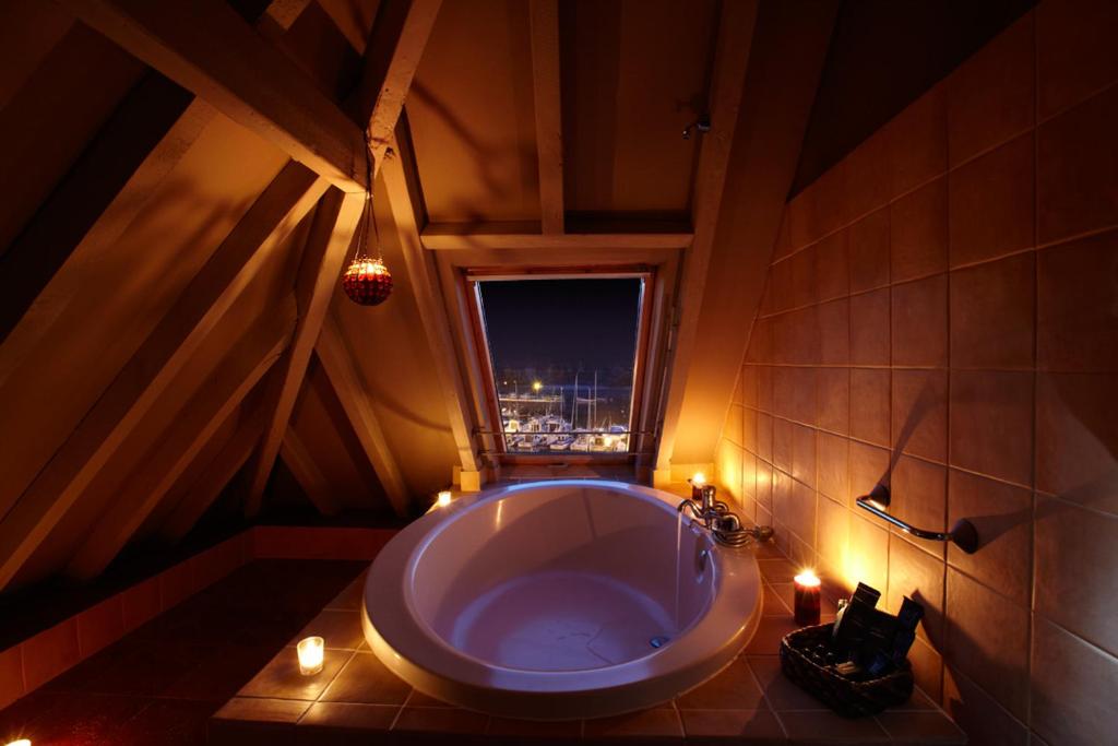 a large tub in a bathroom with a window at KAIAN MAITEA in Plentzia