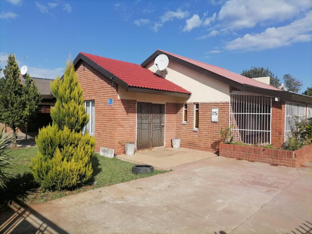 a brick house with a red roof at Tulo Bed and Breakfast in Kimberley