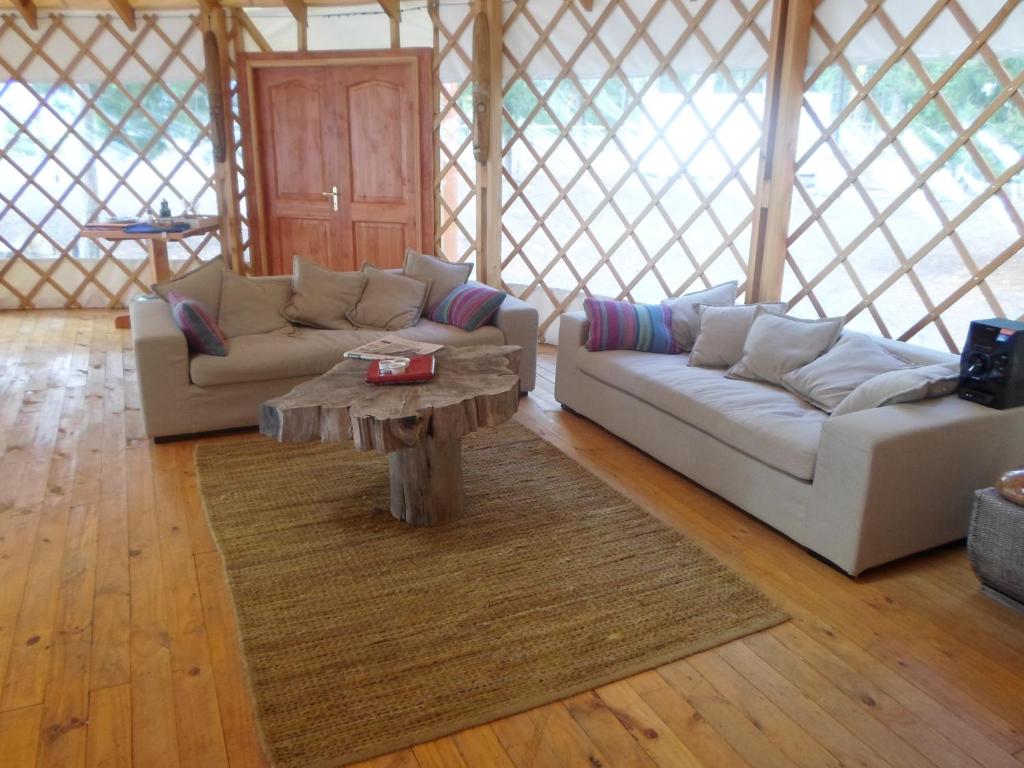 Uma área de estar em Magma Lodge, Pucon