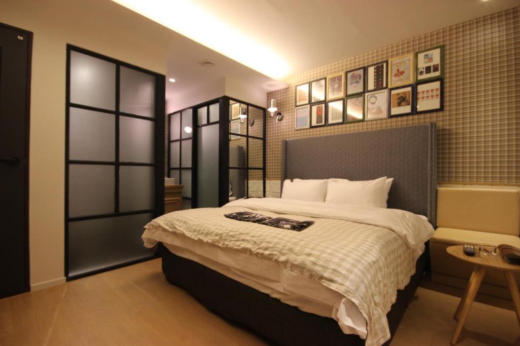 Postel nebo postele na pokoji v ubytování Hotel 25 Seomyeon