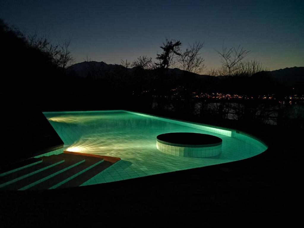 Piscina di 1 Zimmer Apartment mit Seesicht und Pool o nelle vicinanze