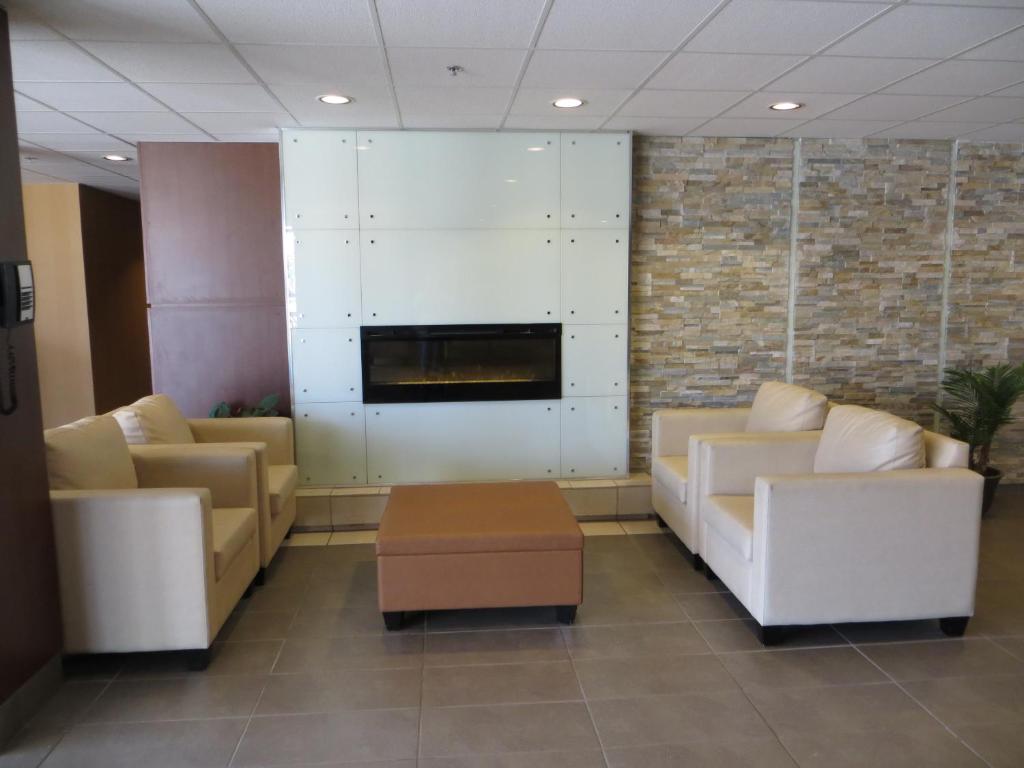A seating area at New Lodge Winnipeg