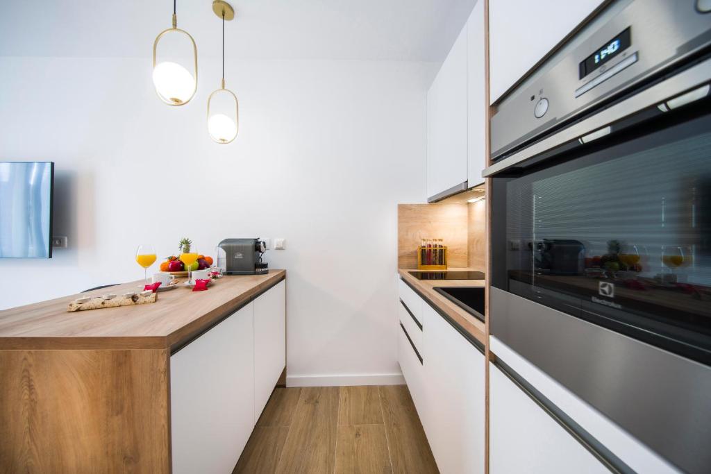 Kuchyňa alebo kuchynka v ubytovaní RC Apartment