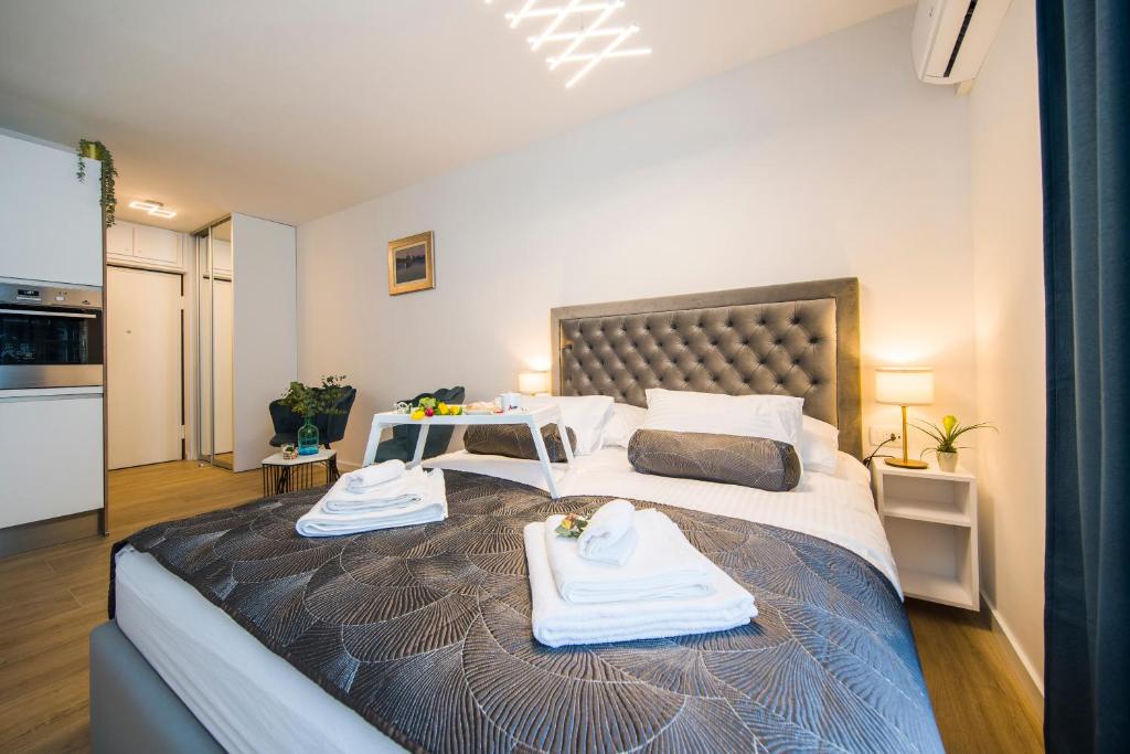 Posteľ alebo postele v izbe v ubytovaní RC Apartment