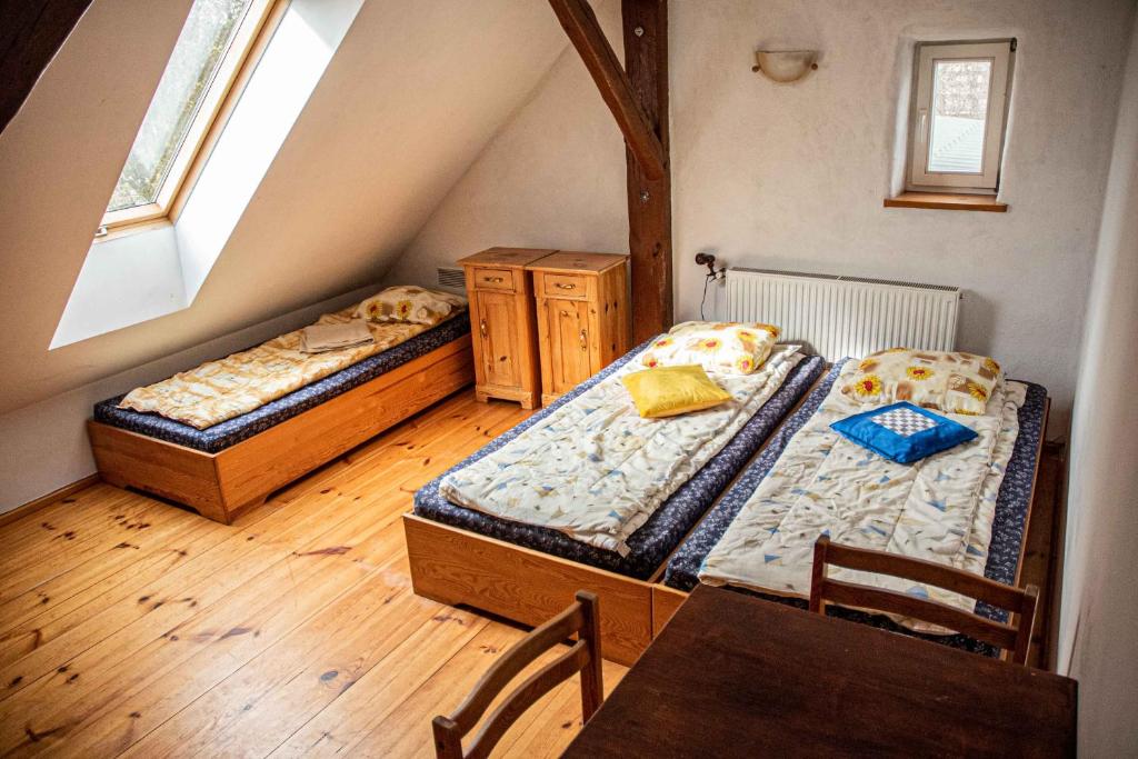 two beds in a room with a table and chairs at Stajnia Swarzewo in Swarzewo