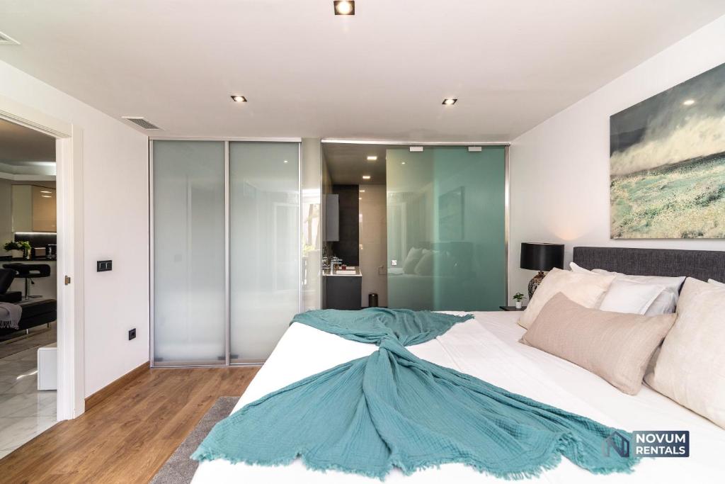 Luxurious beachside in the heart of Puente Romano, Marbella ...